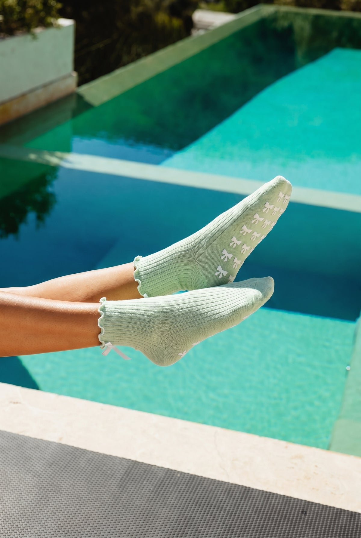 Big Bow Pilates Barre Grip Socks in Green