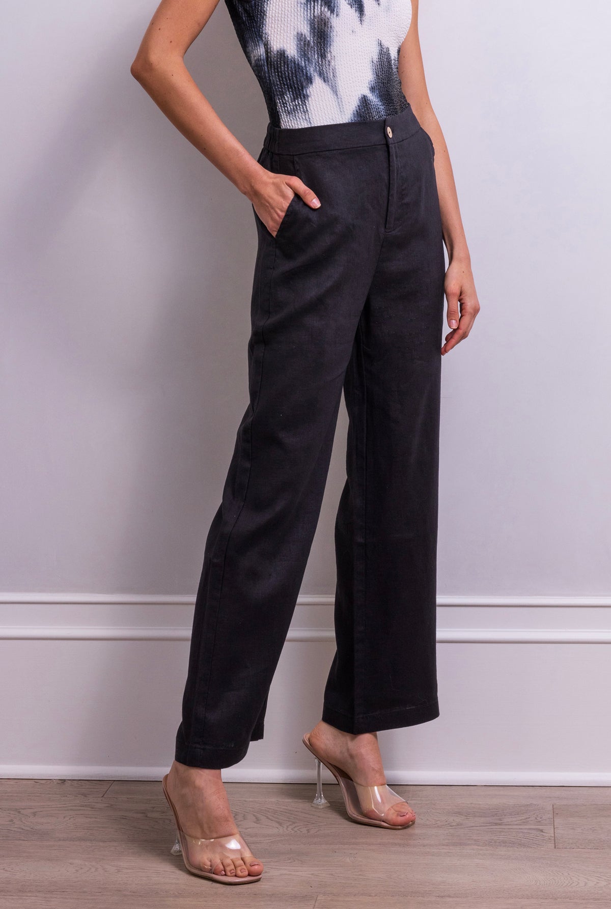 The Tribute Linen Pants in Black